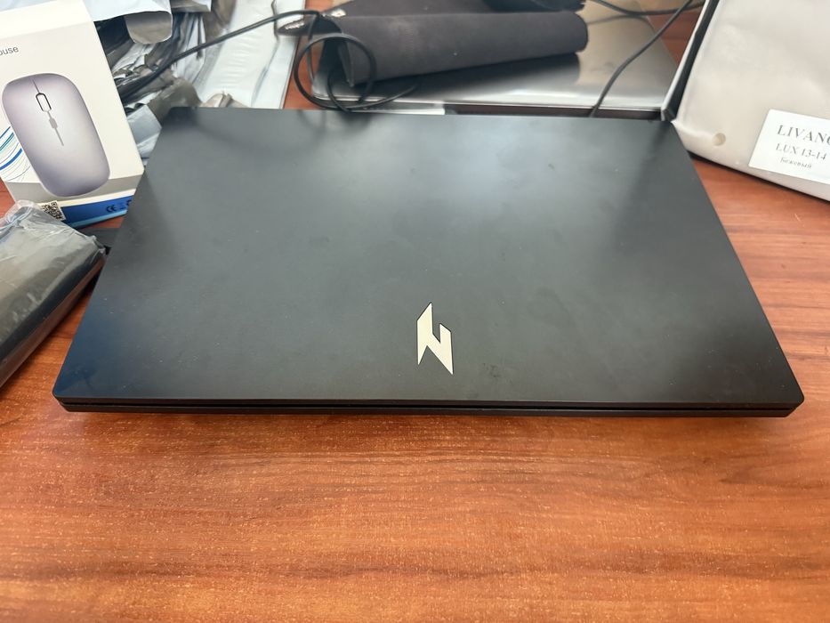 Acer nitro V15+новый сумка,мышка,коврик