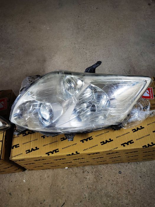 Фар за Toyota Auris