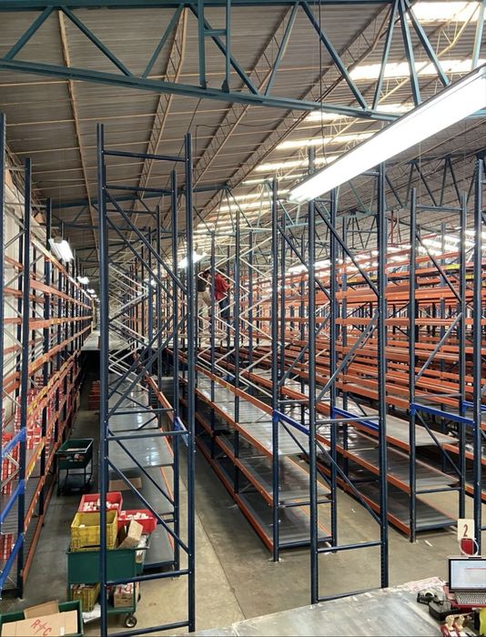 Rafturi metalice industriale