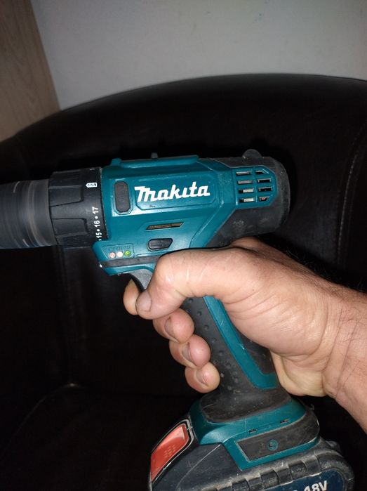 Bormașină autofiletanta Makita 18V