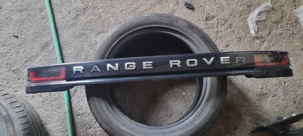 Stop central haion portbagaj Range Rover Velar cod J8A2-13192-AE