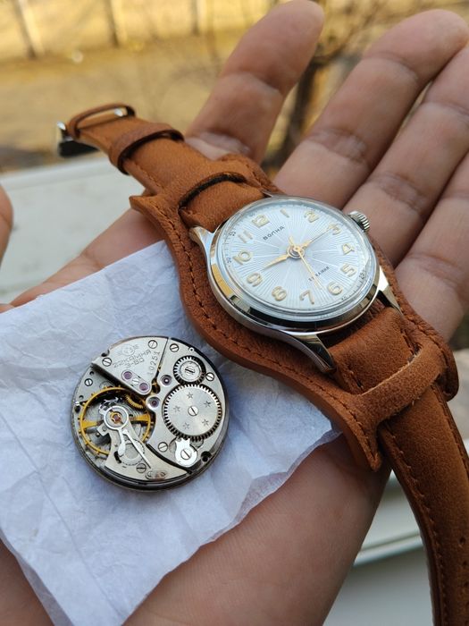 Механические часы Волна.