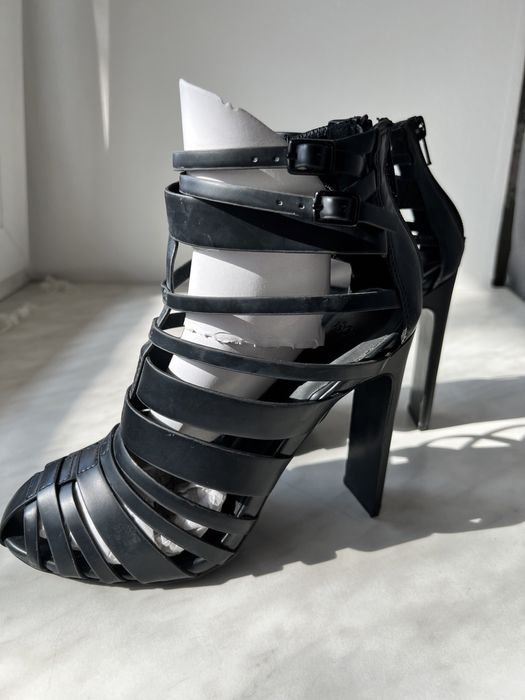 Assos босоножки