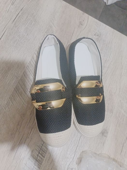 Продам обувь новая скидка так как закрывается магазин