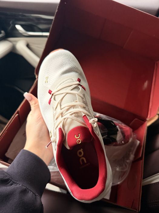 Продам кроссовки -38 размер