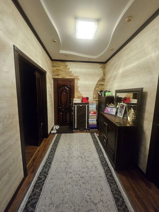 4хона 5 хона килинган падвал ям жилой килинган 1 этаж ховлисида Тапчан