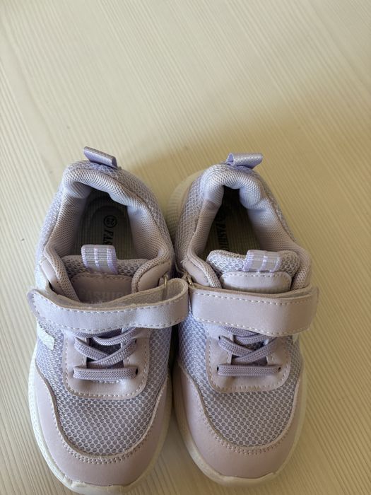 Туфли и кроссовки для девочки