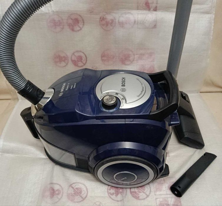 Пылесос Bosch 2200 W.Контейнер пылесборник.Отличный.Гарантия.