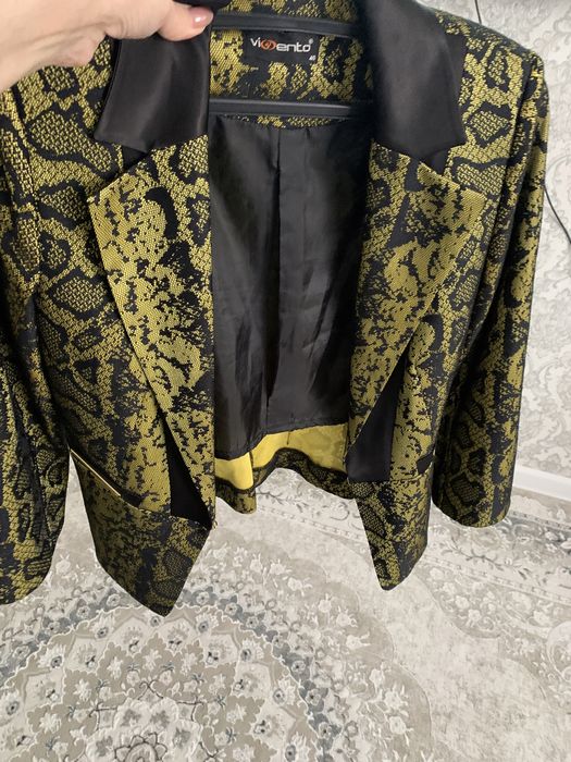 Женский укороченный пиджак