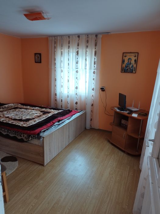 Vând casă in comuna Văleni Dambovita