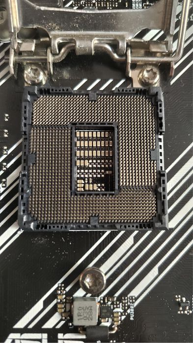 Titlu: Kit PC Intel i5-10400F + Asus H410M-K + 16GB DDR4 + sursa 600W (Kit sau separat)