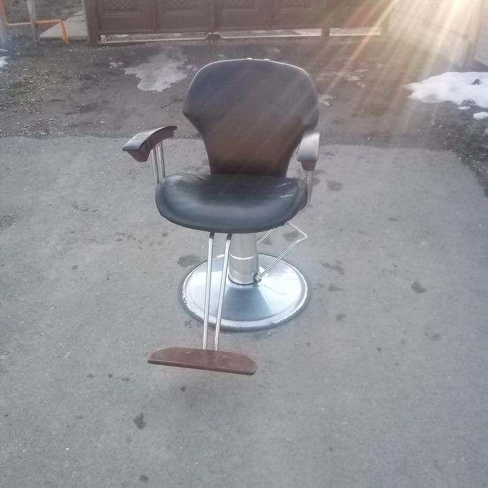 Парикмахерское кресло