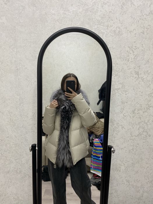 Продам новый пуховик с мехом норки и песца