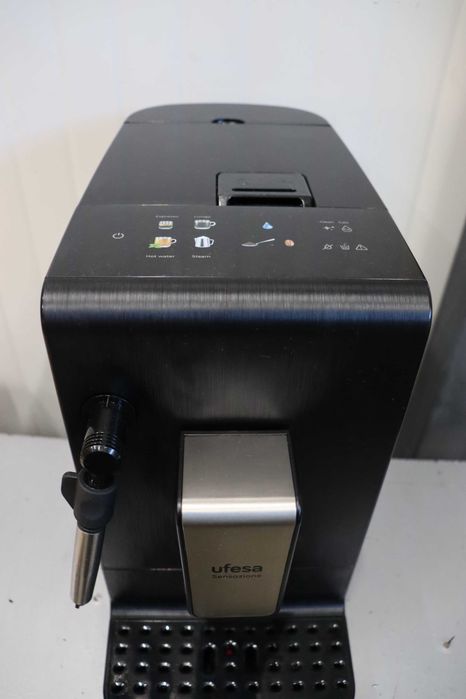 Суперавтоматична кафемашина Ufesa Sensazione, 20bar, сензорен екран