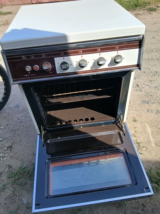 Продам  2 советские  газовые плиты