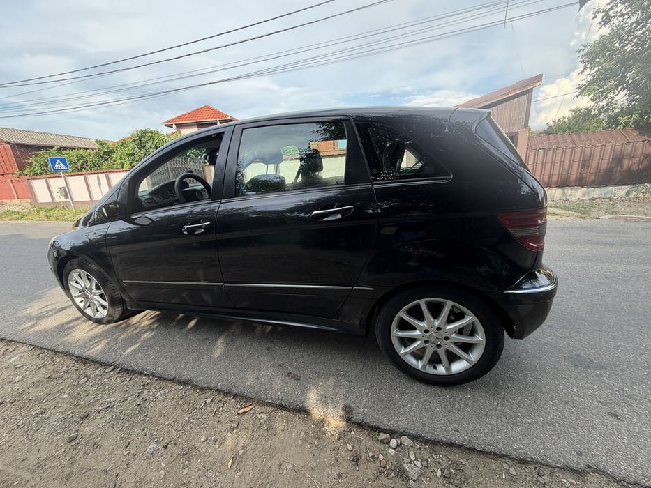 Vand Mercedes B200