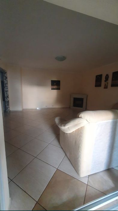 Închiriez apartament cu 4 camere