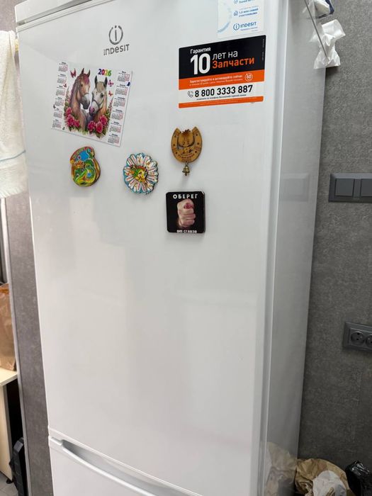 Продаеться холодильник indesit  ES 18