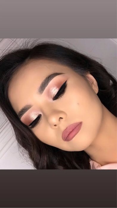 Макияж прическа локоны