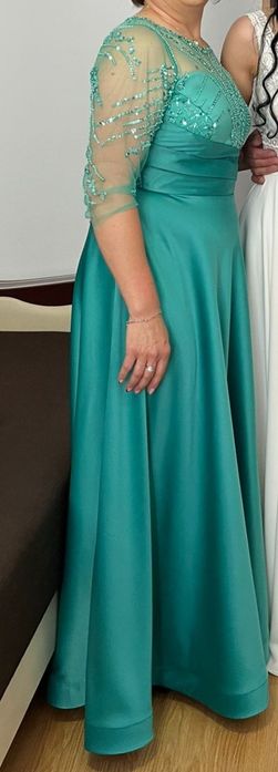 Vand rochii de ocazie