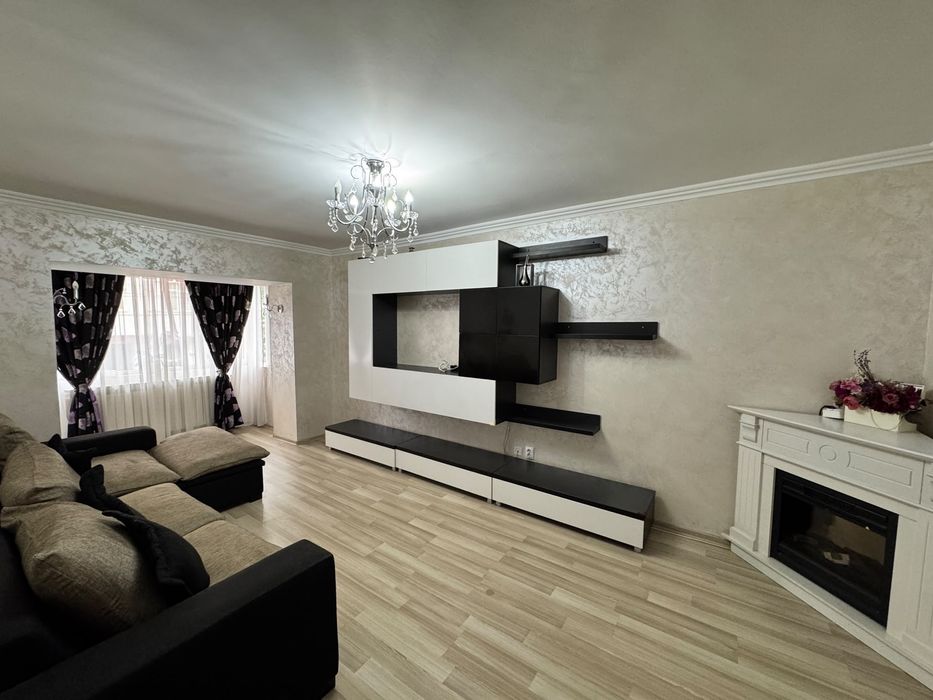 Inchiriez apartament zona Piata Mare