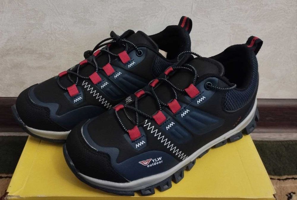 Продам Подростковые кроссовки.На осень и теплую зиму.Турция.Р 33,34