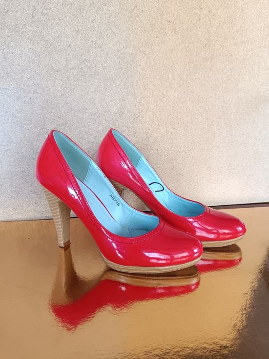 Обувки на висок ток - черни, червени, платформи - размер 37/38