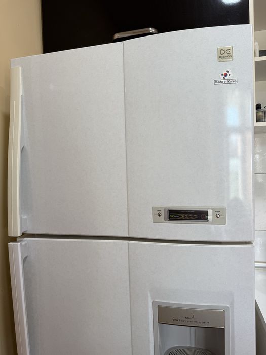 Продается холодильник Daewoo (большой)