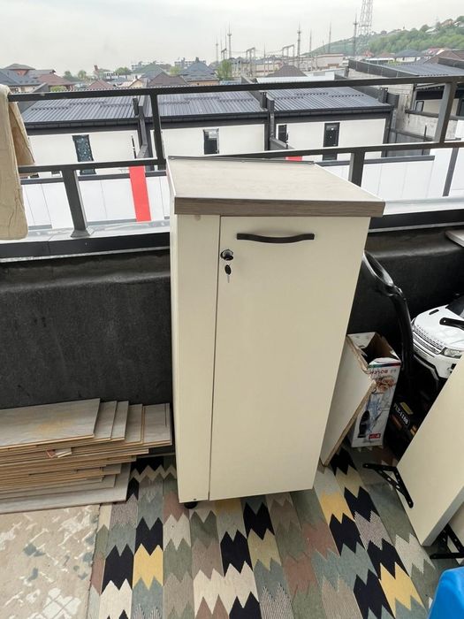 Продается б/у тумба в отличном состоянии.