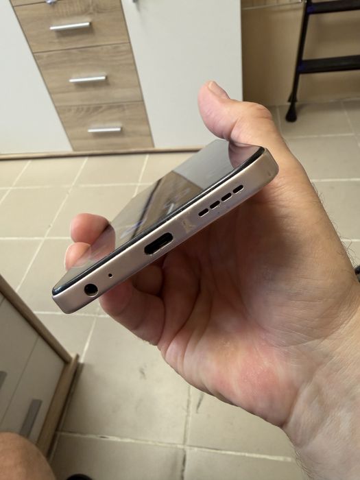 Infinix Smart 10 4/128gb - отличен