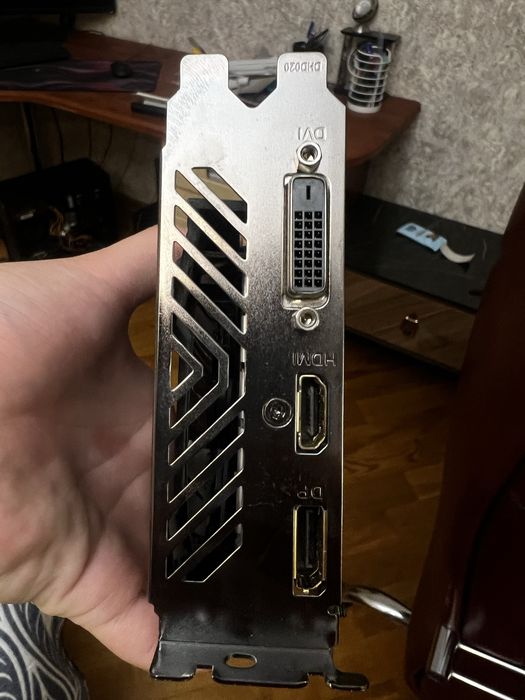 Gigabyte RX 570.