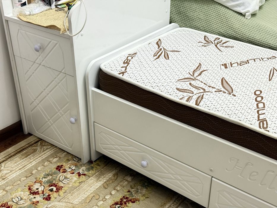 Продается кровать детская, матрас и тумба в подарок