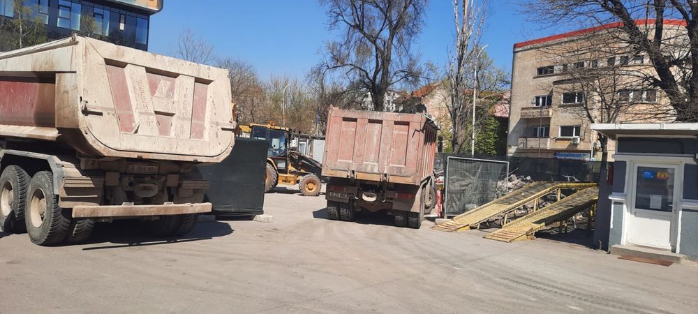 Soluții Complete de Demolare și Excavare