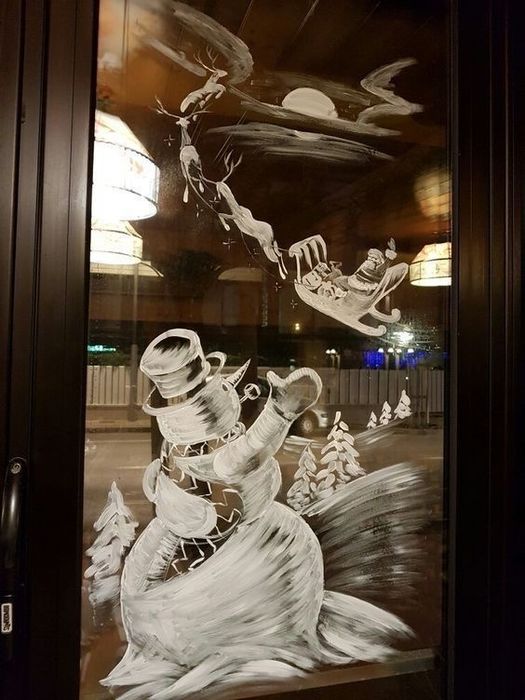 Yangi yilga oynaga rasm chizamiz