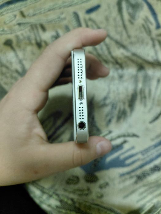 Продам айфон 5 нужно подтолкнуть акум