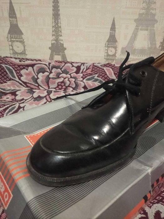 Срочно продается черные туфли  производство Чешское
