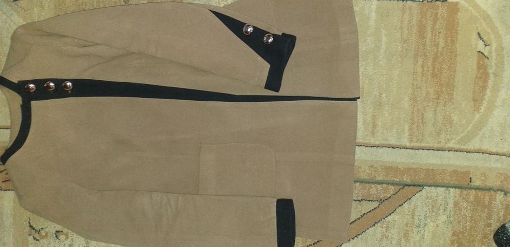 Продам пальто Весна,Осень.