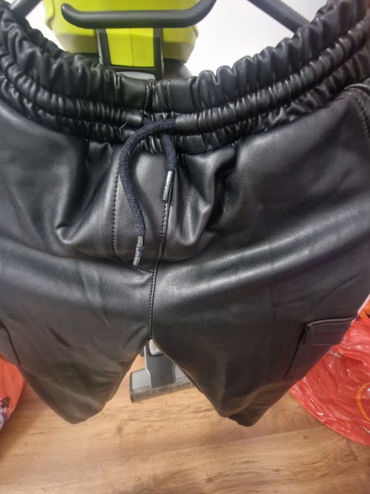 Pantaloni imitatie piele fete