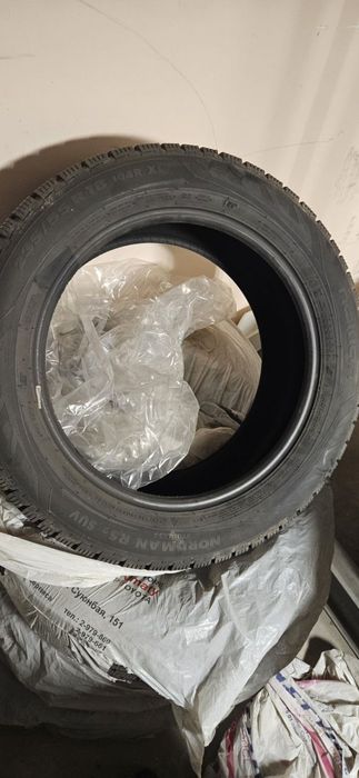 Продам зимнюю резину 235/55/18