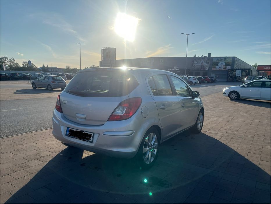 Продавам Opel Corsa D cosmo