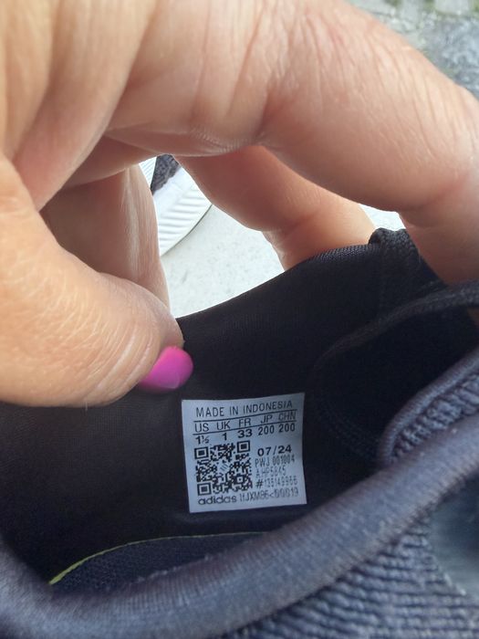 Продавам детски маратонки ADIDAS