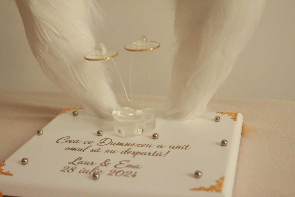 Suport de verighete cu pene