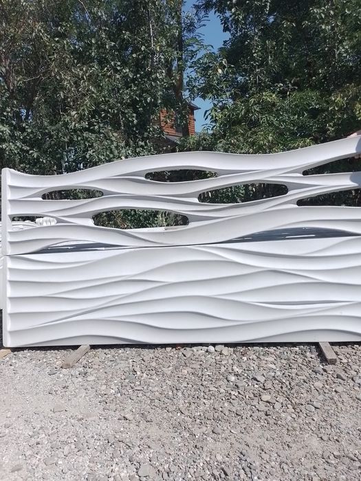 Plăci gard beton Botoșani 
Dimensiune placă : 200×50cm Grosime 4