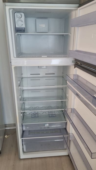 Vând frigider beko si scaune
