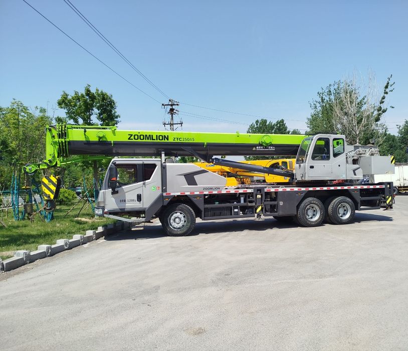 Avtokran zoomlion 25T