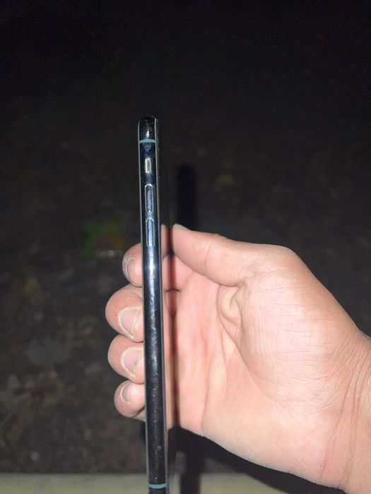 iphone 11 pro max ekran almashgan va doġ tushgan batareyka 78%