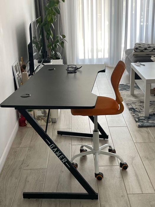 Birou gaming și scaun birou