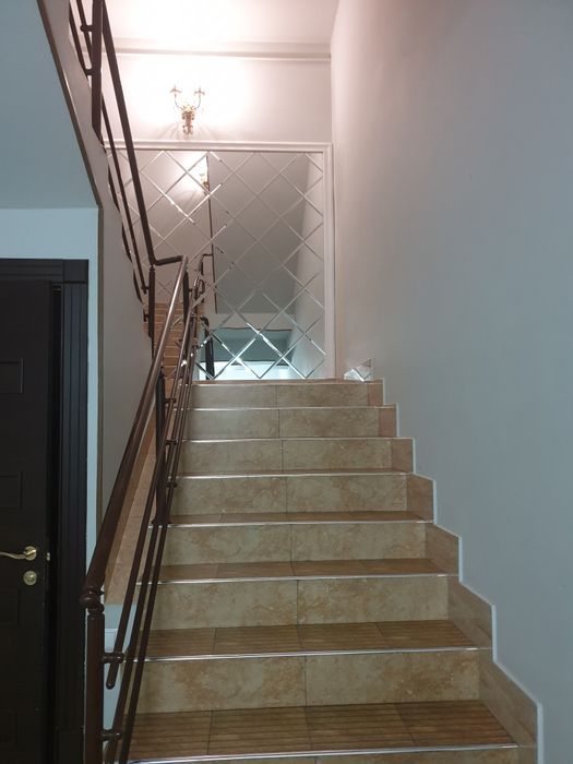 Срочно сдается большое помещение в центре города Бухары 100кв!!!
Цена