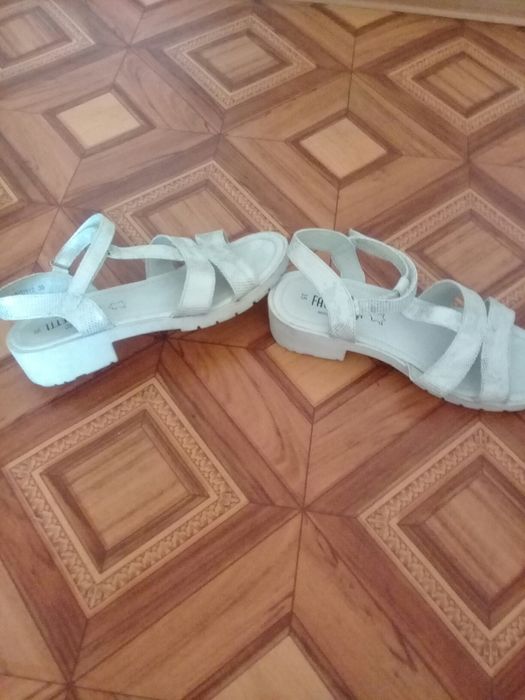 Сандалии 35 размер!