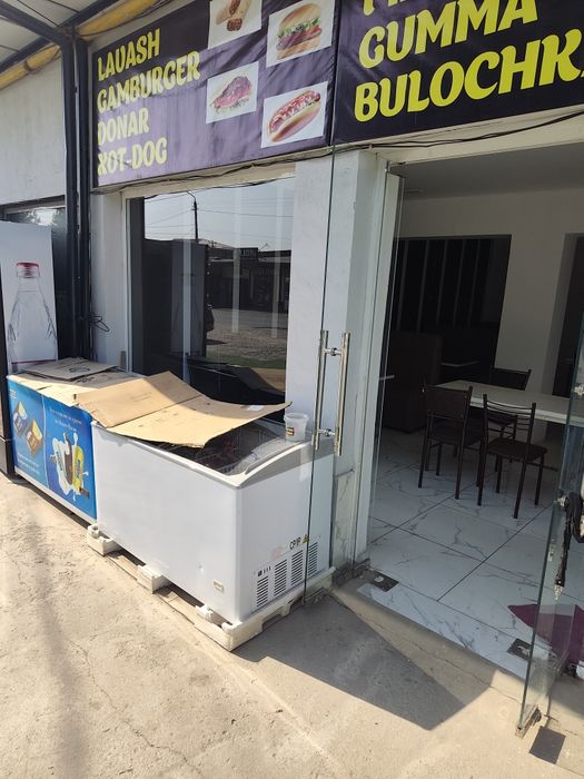 Fast food uchun arendaga joy beriladi yoli yuzida atrofida maktab bog'